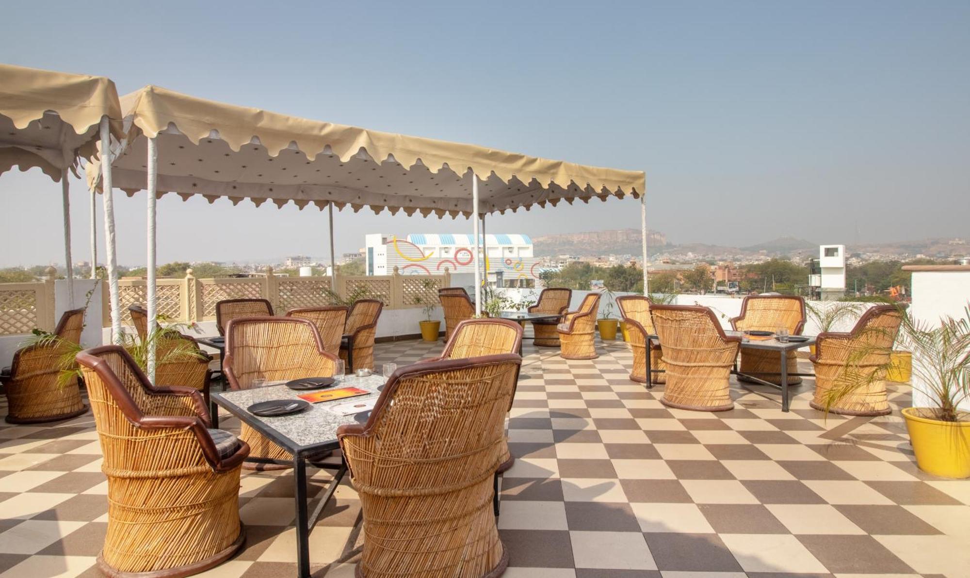 Treebo Megh Niwas, 2 Km From Umaid Bhawan Palace Hotel Jodhpur  Exterior photo